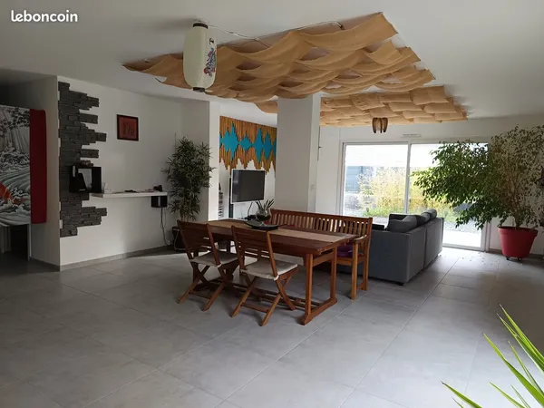 Vends maison 6 pièces, en lotissement non mitoyenne, avec jardin et garage