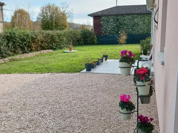 Petite propriété-Villa 2023