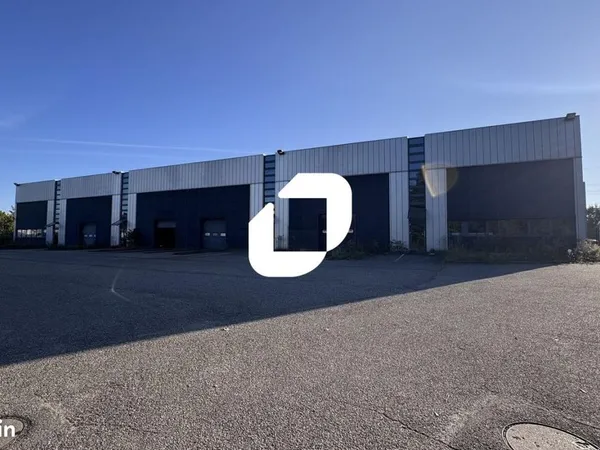 Local d'activité 900 m²
