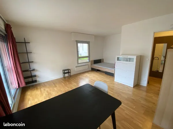 Grand Studio 32 m2 au centre ville Saint-Cloud, à 3mn de T2 / Transilien