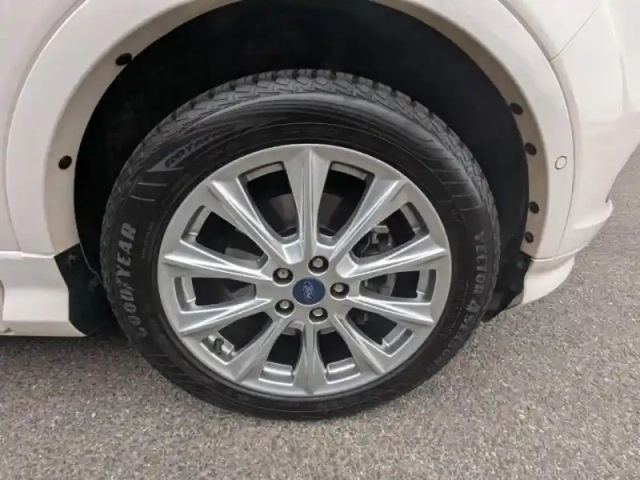 Ford Kuga 2.0 tdci 150ch stop&amp;start vignale 4x2 euro6.2 — photo 11