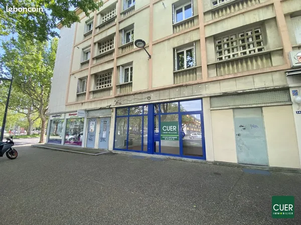 Local 28 m² VALENCE