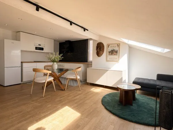 Lyon centre - T2 rénové et climatisé de 50 m² au dernier étage