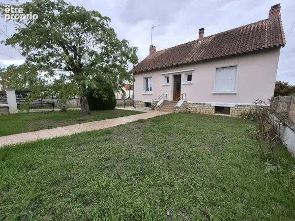 NAINTRÉ Ensemble immobilier avec deux maisons, dépendances et accès au Clain