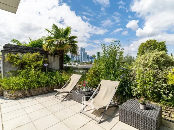 Neuilly Saint James - dernier étage avec terrasse comme une 'maison sur le toit'