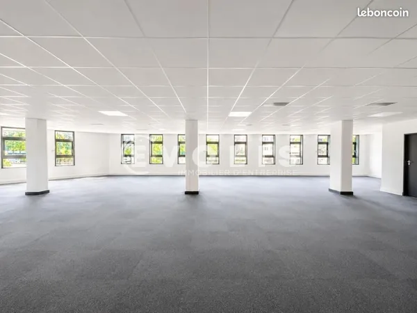 Bureaux 250 m²