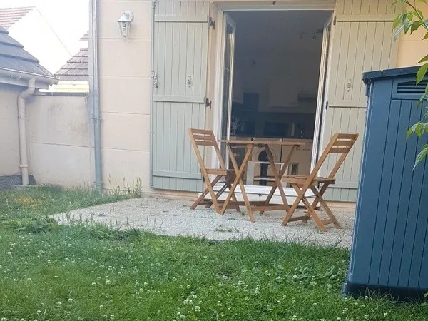 Grand studio avec jardin et terasse à Coubert