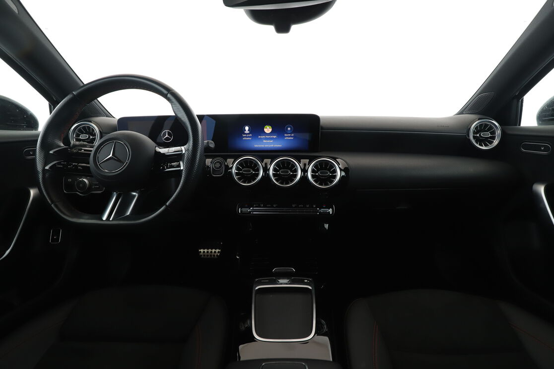 Mercedes-Benz Classe A 250 e AMG Line 8G-DCT — photo 11