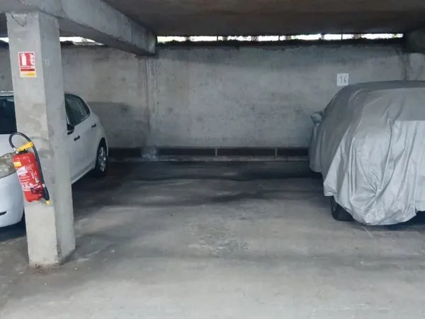 Parking angers madeleine-saint léonard