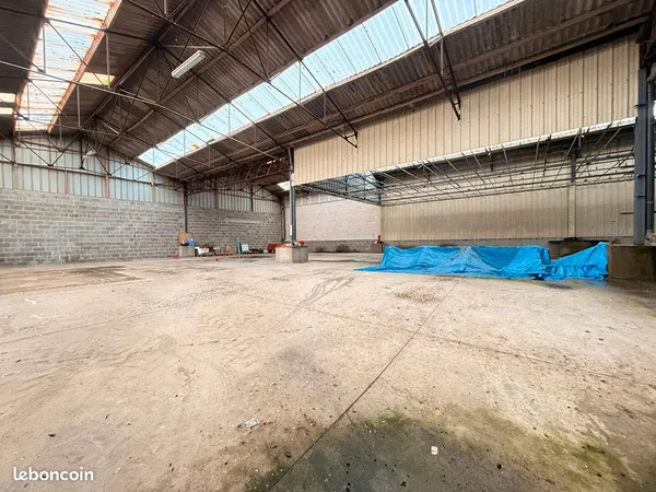 Entrepôt 900 m² SAINT POL DE LEON