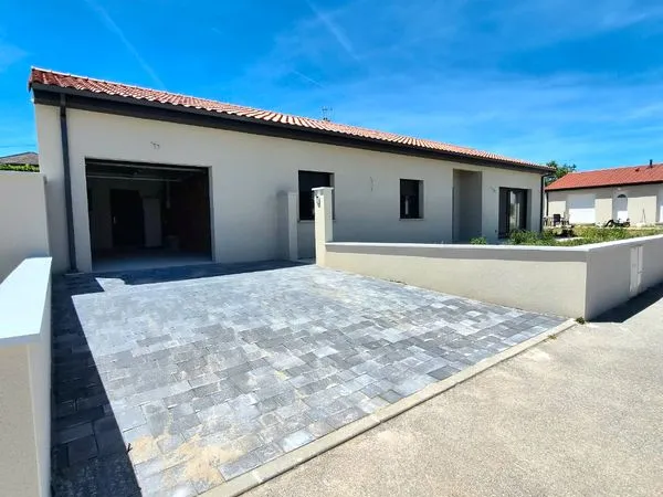 ​Maison Neuve en Brique - Plain-Pied 101m² - Roiffieux (Norme RT2020)