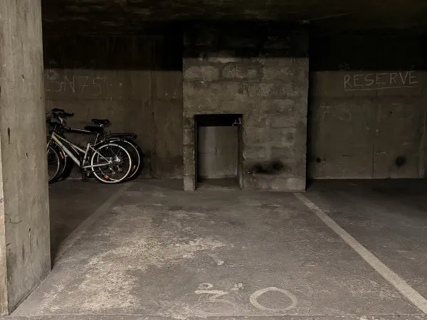 Loue parking sécurisé. Paris 20. Rue de Bagnolet