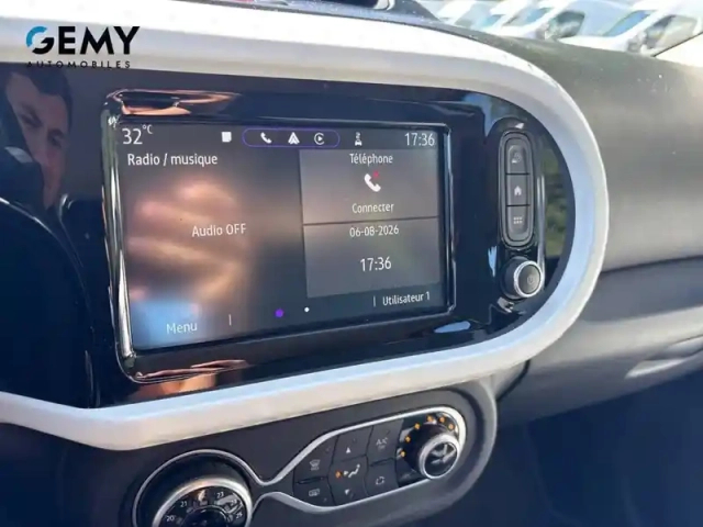 Renault Twingo iii e-tech — photo 19