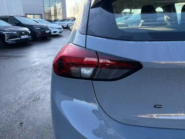 Opel Corsa 1.2 turbo 100 ch bvm6 — photo 17