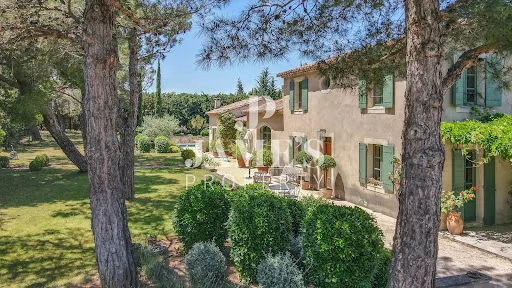 Maison 5 pièces 210 m²