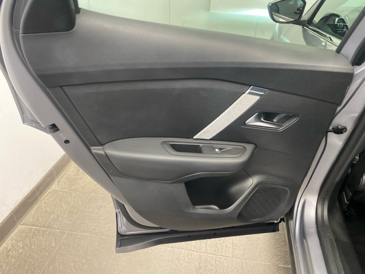 Citroën C4 puretech 130 s&s eat8 shine pack — photo 22