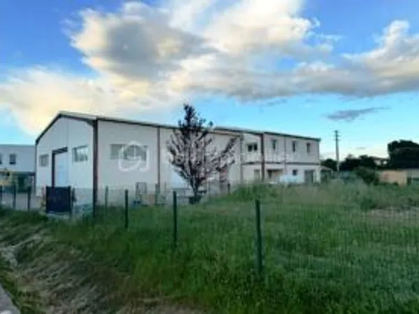 VILLENEUVE-BATIMENT INDUSTRIEL, 2 LOGEMENTS, 2 HANGARS, TERRAIN 1050M²