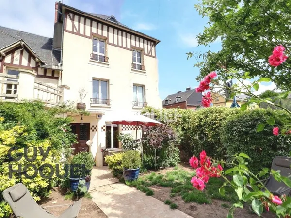 Ensemble immobilier au coeur de BERNAY