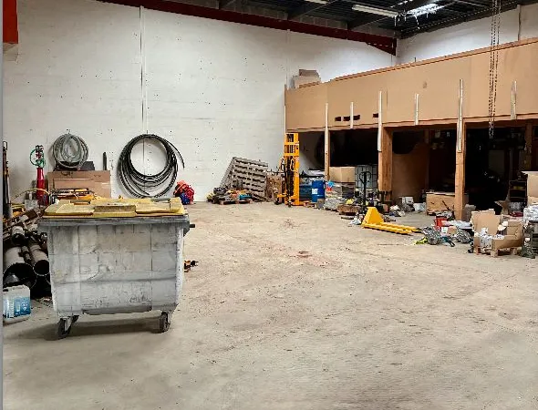 Entrepôt 280M2 & bureau intégré à louer - Bordure A13/A14