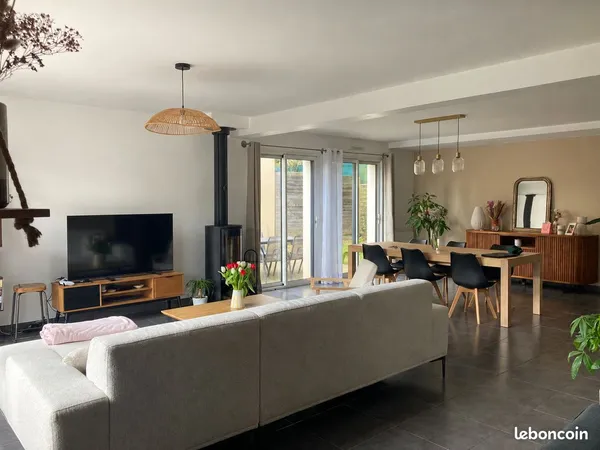 À VENDRE - PARTHENAY-DE-BRETAGNE - MAISON 130 m² - 3 CHAMBRES - 349 000
