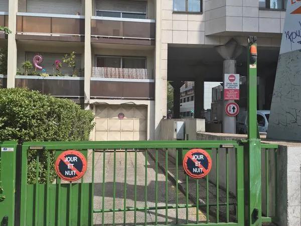 Place de parking sécurisée 119 rue d'Avron Paris 20