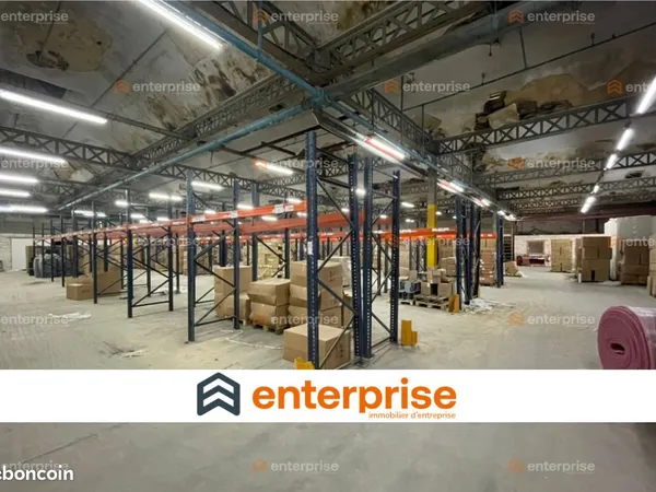 Local industriel 2 500 m²