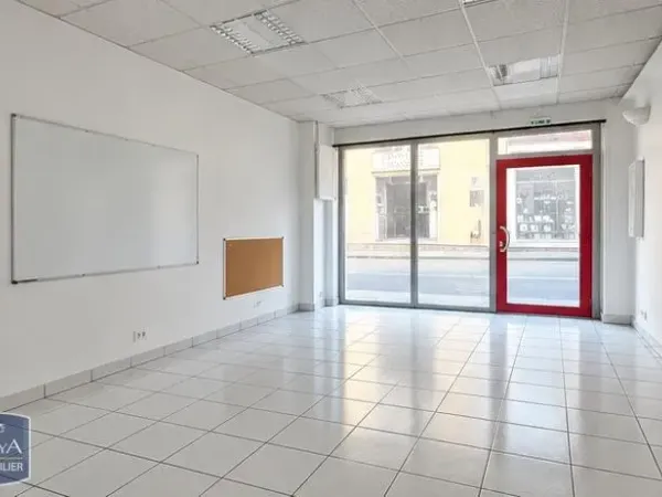 Local commercial 83 m²