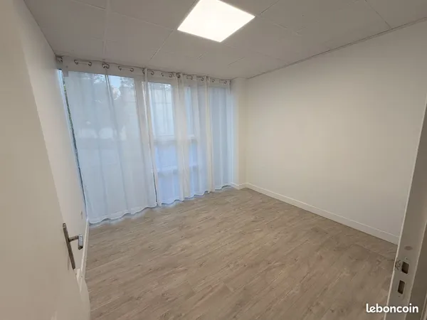 Bureau à louer à Viry-Châtillon (91170)