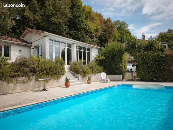 Maison 8 pièces 260 m²