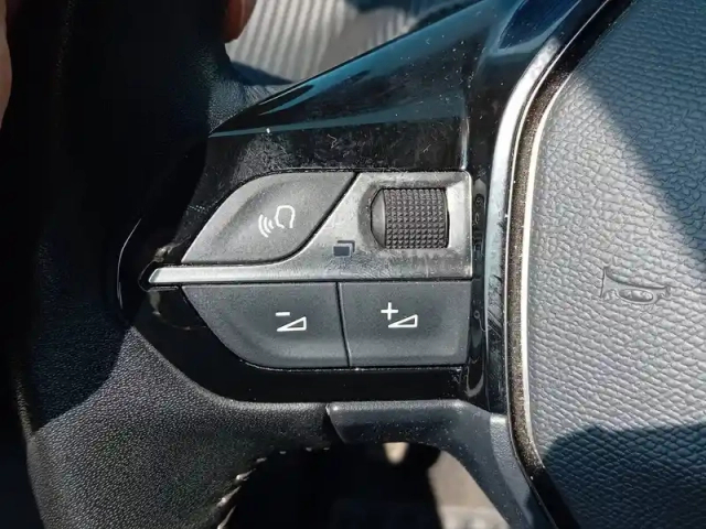 Peugeot 208 puretech 75 s&amp;s bvm5 — photo 7