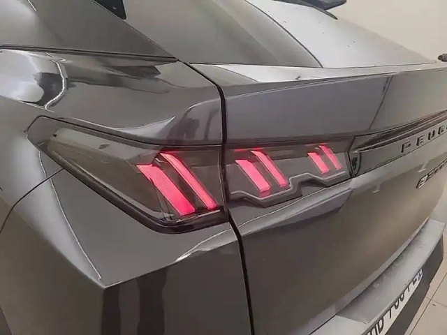 Peugeot 3008 electrique 210 ch 73 kwh — photo 17