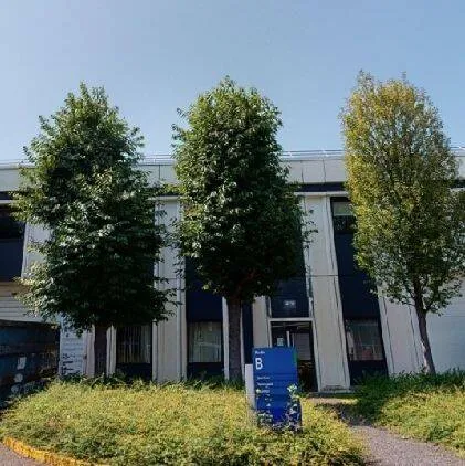 Local 1054 m²