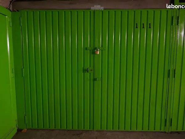 Box fermé sécurisé avec électricité