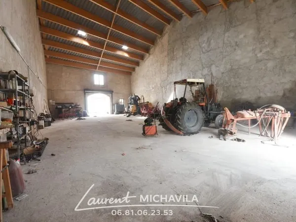 PORTIRAGNES - CAVE / LOCAL À FORT POTENTIEL - 190 m² + cours 35m²