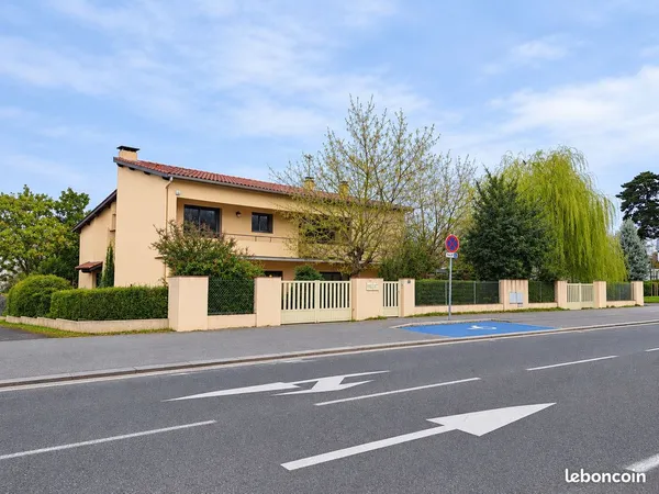 Vend villa / local professionnel 310m²