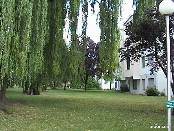 Pr. Cour Européenne, au vert, et au calme, F3 meublé 74 m2