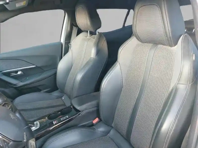 Peugeot 2008 moteur électrique 136 ch — photo 31