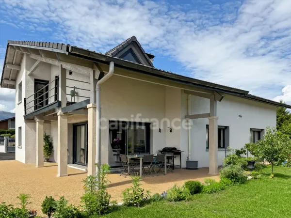 Maison 8 pièces 210 m²