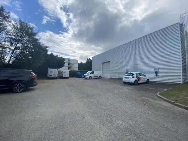 Entrepôt 1600 m²