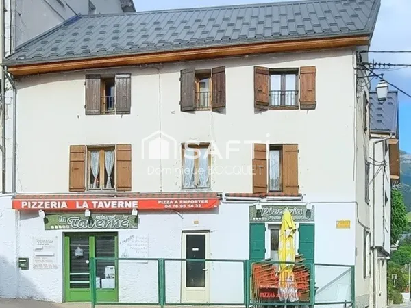 Centre de Villard de Lans, Immeuble comprenant un Fonds de commerce de restaurant 100 m2 avec terras