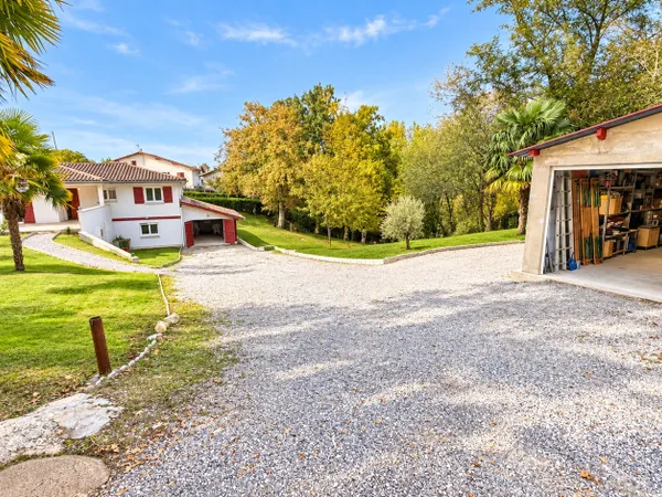 St Pierre d'Irube, plain-pied de 88 m² sur parcelle de 3470 m²