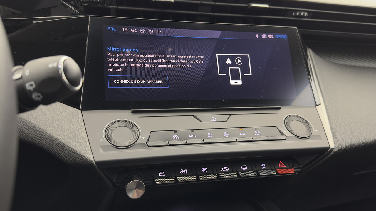 Peugeot 308 SW PHEV 180 e-EAT8 — photo 23