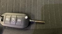 Peugeot 2008 1.2 PureTech 130ch S&S Allure — photo 16