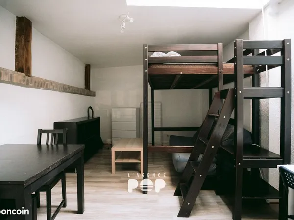 Studio 1 pièce 28 m²