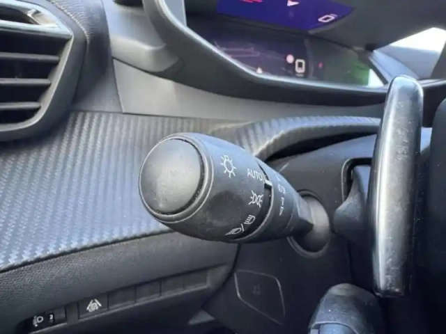 Peugeot 2008 1.2 puretech 130ch allure pack eat8 + sièges chauffants — photo 13