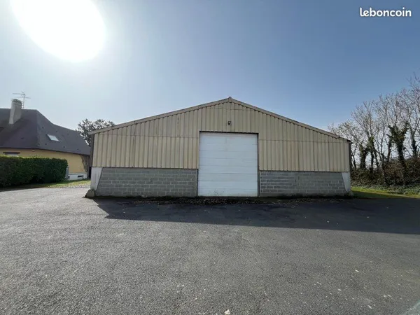 Hangar 200 m² à louer - proche saint-lô / a84