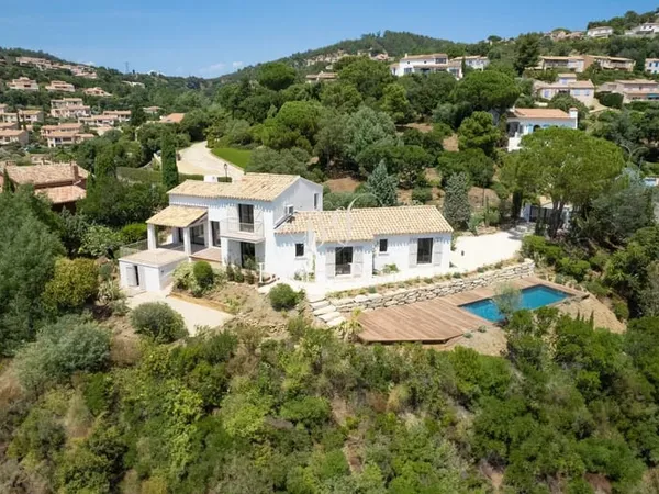 Villa vue mer entièrement rénovée aux Issambres