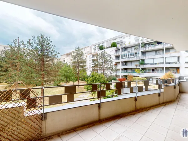 Appartement Grenoble T3 de 69 m2 avec terrasse + cave