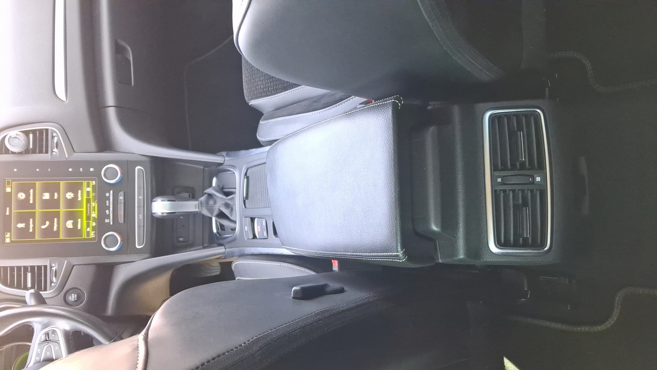 Renault Mégane IV Berline TCe 140 Energy EDC — photo 23