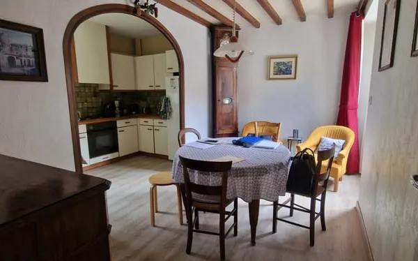 Maison de ville avec garage, caves et espace indépendant